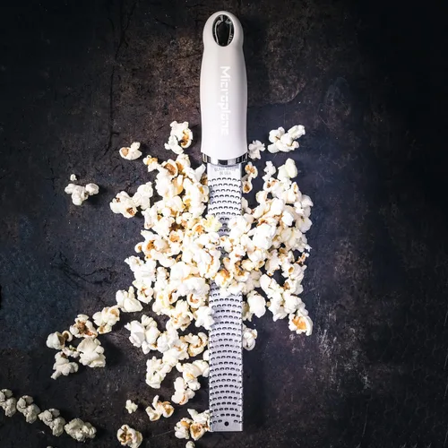 Miniatura 8 de Rallador Microplane Zester en Beige Cashmere para frutas cítricas, queso duro, jengibre, chocolate y nuez moscada, con hoja fina de acero inoxidable