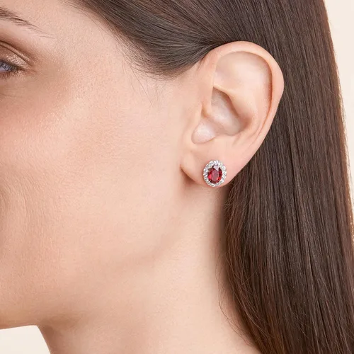 Miniatura 2 de Amazon Essentials Aretes ovalados de plata de ley con halo de zafiro blanco, (anteriormente colección Amazon)