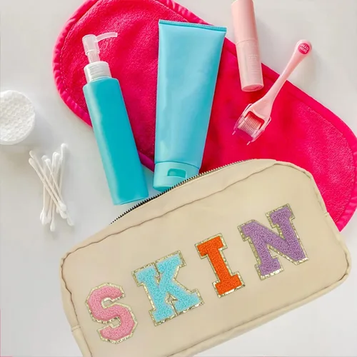 Miniatura 2 de DYSHAYEN Bolsa de Cosméticos de Nylon Pequeña, Bolsa de Maquillaje Preppy de Viaje para Mujeres y Niñas con Parches de Letras de Chenilla, Beige-Skin