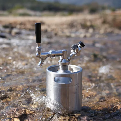 Miniatura 3 de TMCRAFT Mini Growler de barril presurizado de 64 onzas, sistema portátil de barril de acero inoxidable con regulador de CO2 actualizado que se