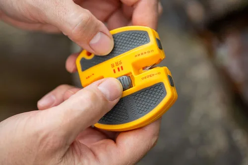 Miniatura 3 de Smith's 50917 Afilador de cuchillos ajustable de 2 pasos, amarillo, ranuras gruesas y finas preestablecidas, afilador de cuchillos de mano