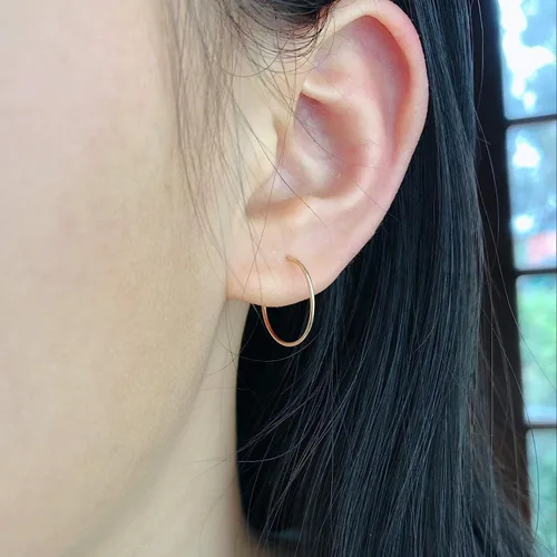 Miniatura 94 de Small Gold or Sterling Silver Huggie Hoop Earrings for Women Cartilage Nose Helix Tragus