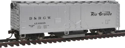 Miniatura 9 de Walthers Trainline 40-Foot Plug-Door Track Limpieza Boxcar CSX 135720, HO Scale