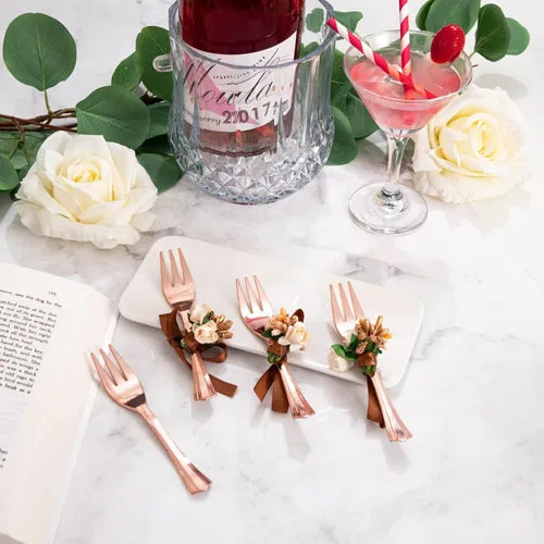 Miniatura 5 de WDF 86 platos de postre de oro rosa de 6 pulgadas con 86 tenedores desechables de 5 pulgadas, elegantes platos de plástico cuadrados para el día