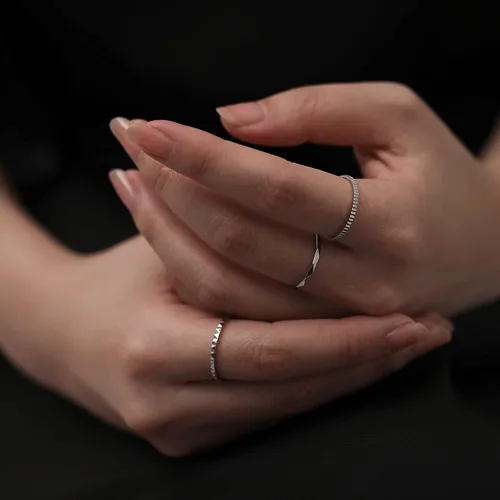 Miniatura 5 de KAZITSAN Anillos de acero inoxidable para mujer, 3 unidades, de 0.039 pulgadas, banda lisa, apilables, anillos para el pulgar, plataorooro rosa