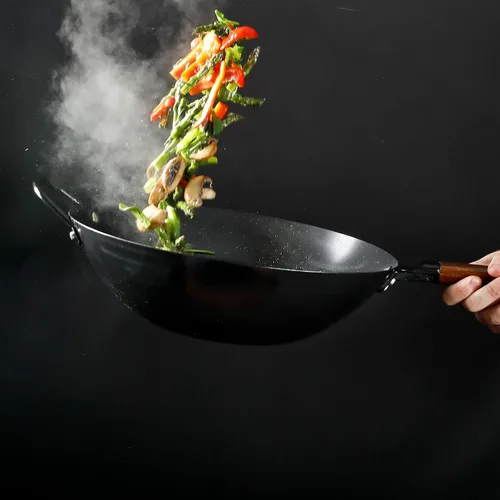 Miniatura 6 de Babish Wok de acero al carbono con fondo plano y sartén para saltear, 14 pulgadas