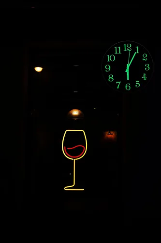 Miniatura 3 de JoFomp Reloj que Brilla en la Oscuridad, 12" Reloj de Pared Luminoso Silencioso Sin Tic-Tac, Funciona con Pilas, Reloj de Cuarzo Moderno, Fácil