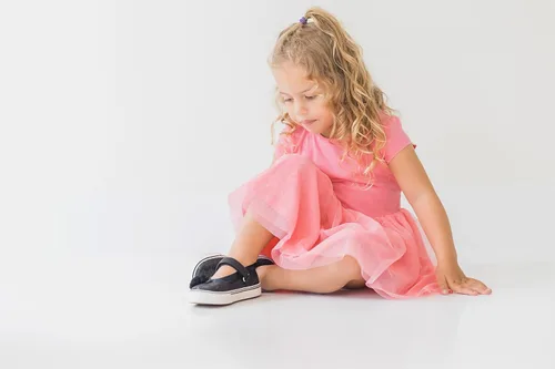 Miniatura 7 de MORGAN & MILO Zapatos Dazzle Mary Jane para niños pequeños y niñas, talla 6 a 13