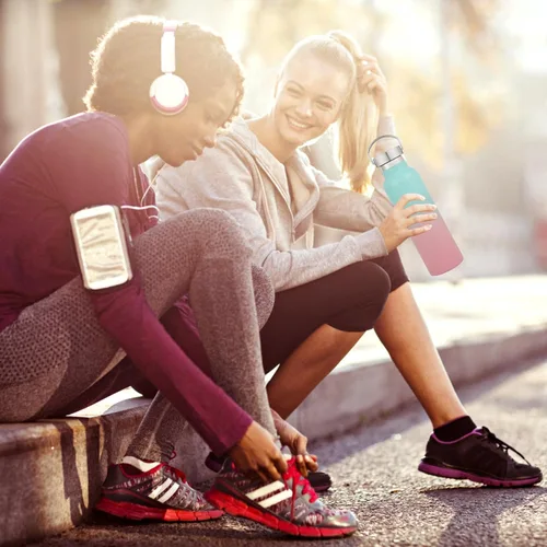 Miniatura 6 de Neihepal Paquete de 4 botellas de agua aisladas de 20 onzas, botella deportiva de doble pared de acero inoxidable con tapa de asa, termo Bubble gum