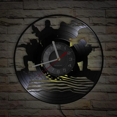 Miniatura 7 de Reloj de pared militar de 12 pulgadas, diseño patriótico, 7 colores cambiantes, soldados LED con bandera estadounidense, reloj de pared, regalo
