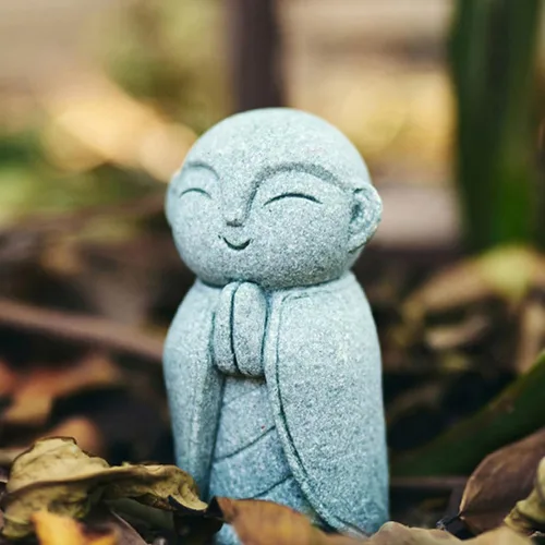 Miniatura 9 de OwMell Estatua de monje japonés de Jizo, figura de Buda Jizo, estatua conmemorativa del acuario, adorno de flores de hierro