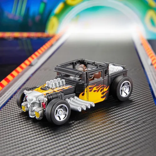 Miniatura 9 de Transformers Colaborative Hot Wheels x Bone Shaker, figura de acción de robot de clase de lujo de 5 pulgadas que se convierte en automóvil, juguetes