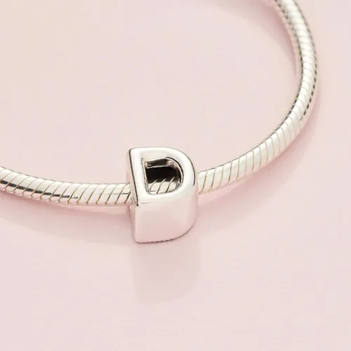 Miniatura 4 de Colgante de plata de ley 925 con letra PANDORA