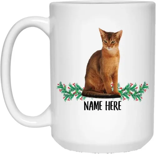 Divertidos regalos de texto personalizados con texto de gato abisinio Ruddy con nombre personalizado de Navidad 2025, taza de café blanca de 15 onzas