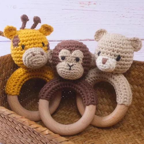 Miniatura 3 de Joliecraft Juguetes Sonajeros de Madera de Animales de Safari para Bebé, Sonajero de Ganchillo Relleno con Anillo Mordedor para Recién Nacido, Oso
