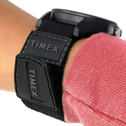 Miniatura 5 de Timex Reloj unisex Collegiate Recruit de 1.496 pulgadas, Michigan Wolverines con correa de tela negra, Negro