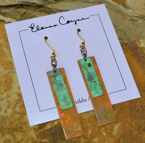 Miniatura 5 de Elaine Coyne Pendientes alargados de rectángulo en estilo bohemio chic con pátina verdigris y pátina terrestre