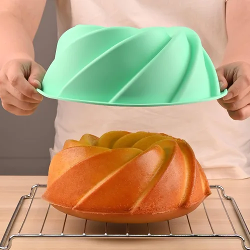 Miniatura 2 de HUAKENER Molde grande acanalado para pasteles (paquete de 2) – Molde de silicona redondo grande para pasteles, brownie, pan de maíz, pastel