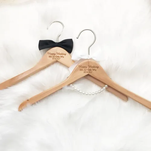 Miniatura 4 de Perchas de novia personalizadas, perchas de madera blanca de primera calidad para vestidos de novia, vestidos de dama de honor, fiesta de novia