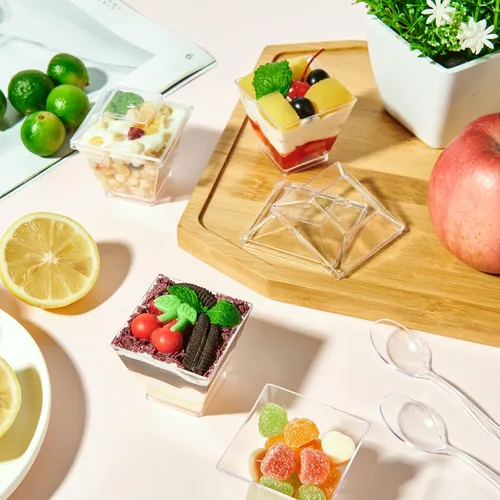 Miniatura 4 de JOLLY CHEF Paquete de 100 mini tazas de postre de 2 onzas con cucharas y tapas, taza cuadrada alta de plástico transparente para aperitivos