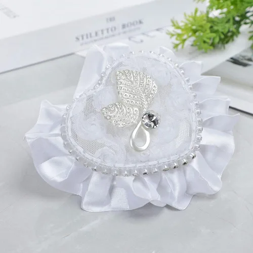 Miniatura 6 de Caja de soporte para anillo de boda en forma de corazón, almohada romántica para portador de anillo de encaje blanco, cojín romántico de perlas