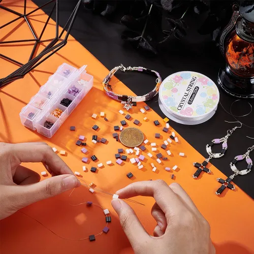 Miniatura 3 de NBEADS Kit de 500 piezas de cuentas para hacer pulseras de Halloween, incluye cuentas rectangulares de vidrio con dos agujeros, agujas grandes