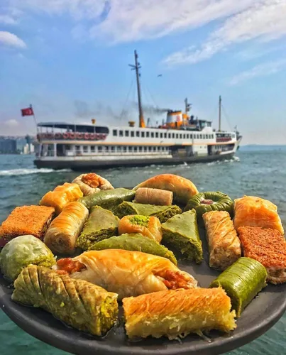 Miniatura 4 de Hafiz Mustafa 1864 Istanbul Baklava - Caja de pastelería - Bocadillos de postre de Baklava horneados hechos de hojas de masa filo fresca, pistacho