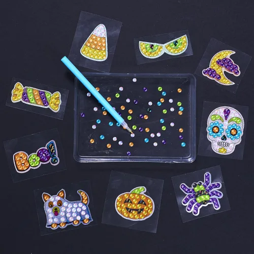 Miniatura 7 de Creativity for Kids - Juego de pintura de diamantes de gemas grandes de Halloween Crea 13 calcomanías espeluznantes y 2 caireles con más de 1000
