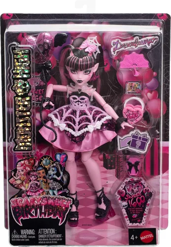 Miniatura 6 de Monster High Muñeca de Cumpleaños de Dulce Miedo, Draculaura en Vestido de Fiesta Rosa con Accesorios Temáticos como Invitación, Globo, Regalo