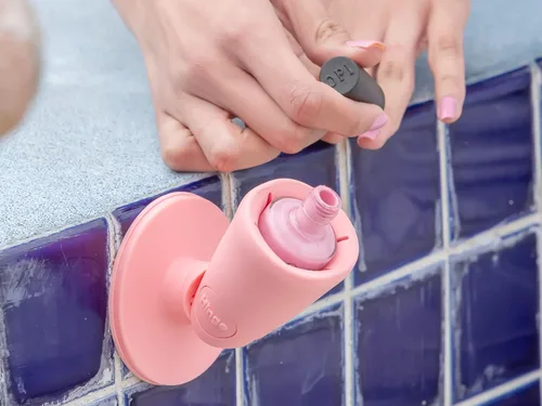 Miniatura 7 de tweexy Soporte para frasco de esmalte de uñas con bisagra a prueba de vuelcos Soporte antiderrame para esmalte de uñas, inclinado, succión de Blush