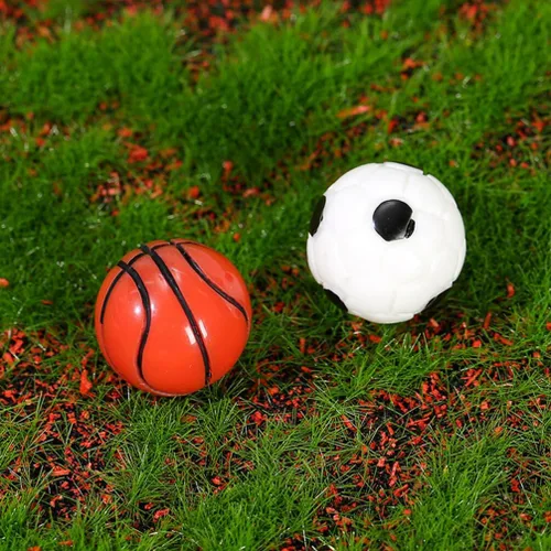 Miniatura 5 de Toddmomy 20 pelotas deportivas en miniatura, mini pelotas de fútbol y baloncesto de resina de 0.6 pulgadas para accesorios de casa de muñecas