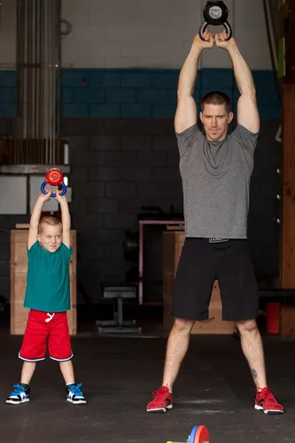 Miniatura 6 de WOD Toys Kettle Kid - Pesa rusa roja, segura y duradera, juguete de levantamiento de pesas para niños, fitness, gimnasio para niños