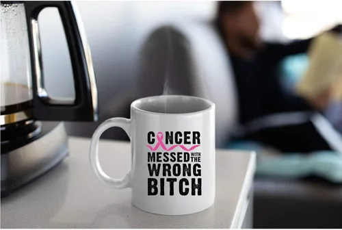 Miniatura 5 de Veracco Cáncer Messed With The Wrong B Taza de café de cerámica Regalo de concientización sobre el cáncer de mama (blanco)