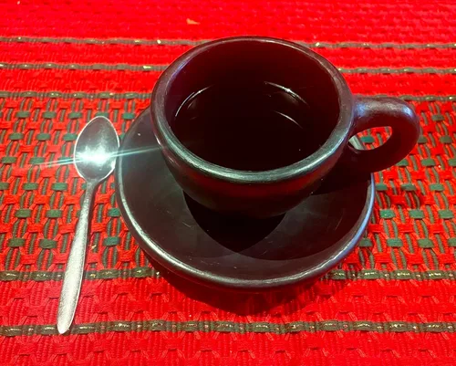 Miniatura 2 de Juego de 6 tazas de café de 4 onzas hechas a mano de arcilla negra sin esmaltar, hechas en Colombia, ecológicas