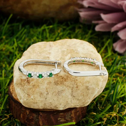 Miniatura 3 de Redondo Corte Simulado Esmeralda Verde con Natural arete de aro de diamantes en 14K oro macizo