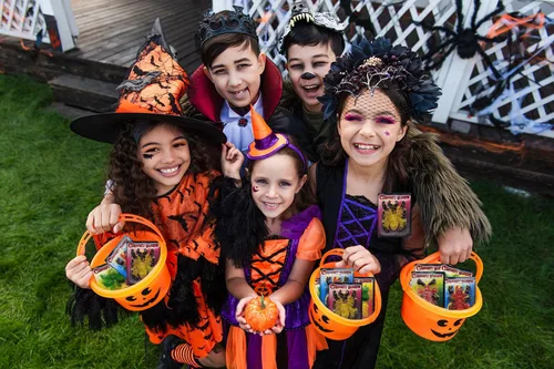 Miniatura 6 de Halloween Large Creepy Gummy Candy, Soft Chewy Gummy Candies, 4 Gummies per Pack (4 Large Gummies)