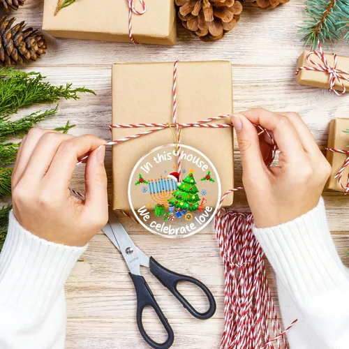 Miniatura 7 de Adorno Colgante para Árbol de Navidad de Janucá – En Esta Casa Celebramos el Amor – Adornos de Janucá para Árbol – Decoración Interreligiosa