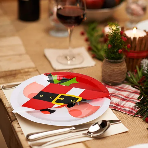 Miniatura 4 de Whaline Juego de 90 piezas de suministros para fiesta de Navidad, platos de papel con patrón de Papá Noel de 9 pulgadas y cinturones de Papá Noel