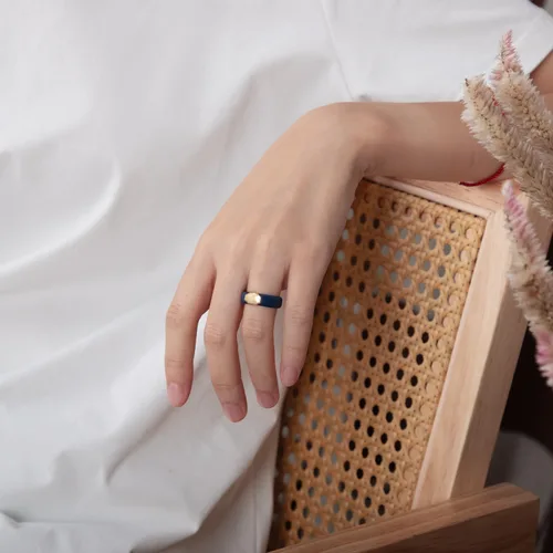Miniatura 18 de Egnaro - Anillo de boda de silicona para mujer, diseño ergonómico y transpirable, ancho de 0.15 pulgadas, bandas de silicona flexibles con placa