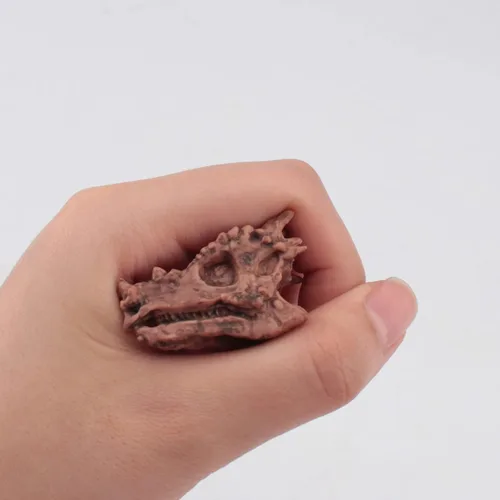 Miniatura 2 de LC JoyCre Juego de 11 piezas de mini huesos de dinosaurio realistas, cráneo T-rex para caja de arena, juguetes para niños, Carnotaurus