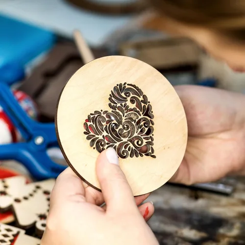 Miniatura 5 de uxcell 20 unidades de círculos redondos de madera sin terminar de 2.756 in (2.8 pulgadas) con agujeros, discos redondos de madera, etiquetas
