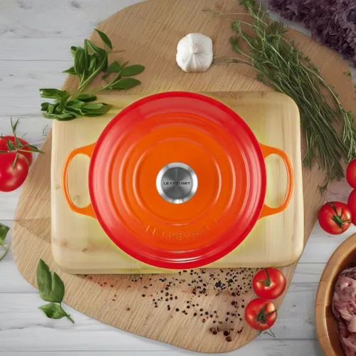Miniatura 7 de Le Creuset Signature - Olla de hierro fundido esmaltado, 3.5 cuartos de galón, color rojo anaranjado Llama