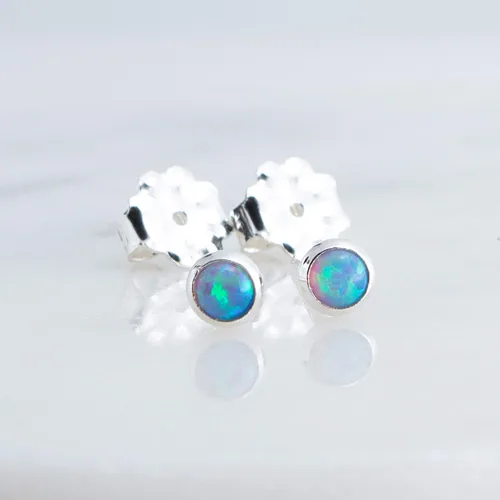 Miniatura 35 de Aretes pequeños de plata de ley para cartílago, tragus, hélix, múltiples piercings hipoalergénicos, piedra natal para mujer, juego de bisel