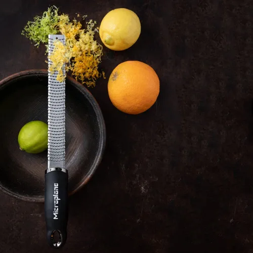 Miniatura 7 de Microplane Serie Premium Classic Zester 18/8, Negro - Rallador de Limón y Queso & Rallador de Vegetales - Cítricos, Queso Parmesano, Ajo, Jengibre