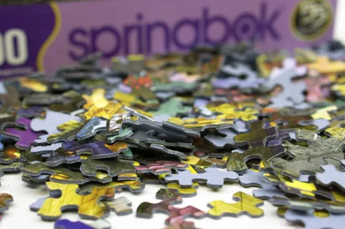Miniatura 5 de Springbok - Mañana de Navidad - Rompecabezas de 1000 piezas - Escena clásica de una acogedora mañana de Navidad bajo el árbol es colorida y relajante