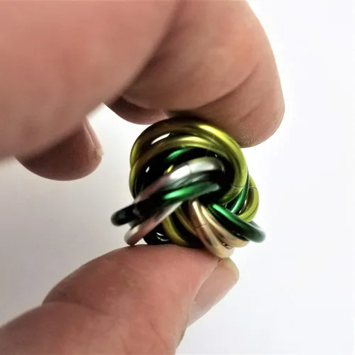 Miniatura 3 de Möbii Fidget Ball (MultiColor): Herramienta de alivio del estrés, ansiedad y estimulación para ADHD, silenciosa para el hogar, viajes, oficina