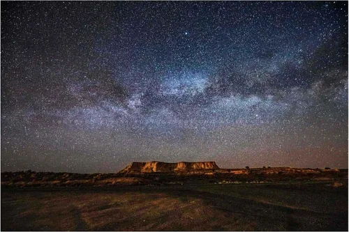Impresión fotográfica de cielo nocturno (no enmarcado) imagen de la Vía Láctea sobre la mesa en el espacio del desierto de Arizona, arte de pared