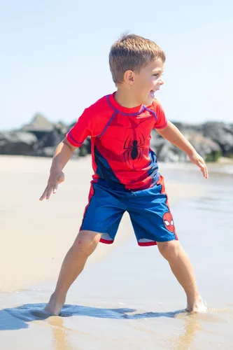 Miniatura 2 de Marvel Conjunto de camiseta de protección raglán y shorts de natación UPF 50+, tallas para niños pequeños a niños grandes (2T - 18-20)