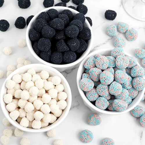 Miniatura 3 de Bayas negras con nonpareils, sabor a arándanos, gomitas de caramelo negro, The Hampton Popcorn & Candy Company, bolsa de 1 libra