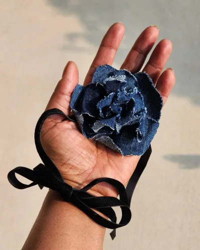 Miniatura 2 de Gargantilla Rosette Denim, Denim, Terciopelo, No es una piedra preciosa
